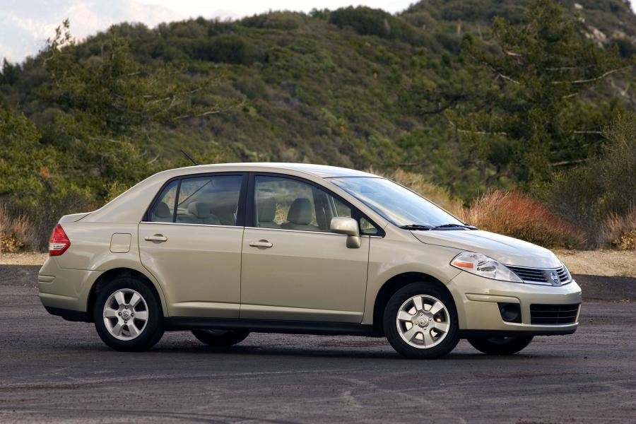  Nissan Tiida Sedan 2005 года  (фото 15 из 50)